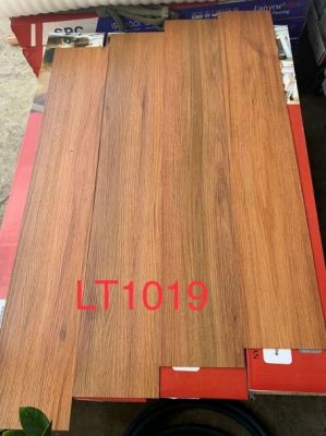 Sàn nhựa giả gỗ TPHCM quét keo riêng mã LT1019 dày 2mm